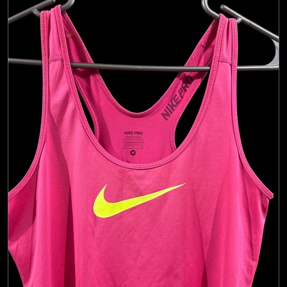 Nike Pro Sleeveless Exercise Top - Size Medium - Picture 2 of 4